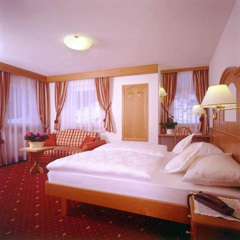 Hotel Scoiattolo Selva di Val Gardena Habitación foto