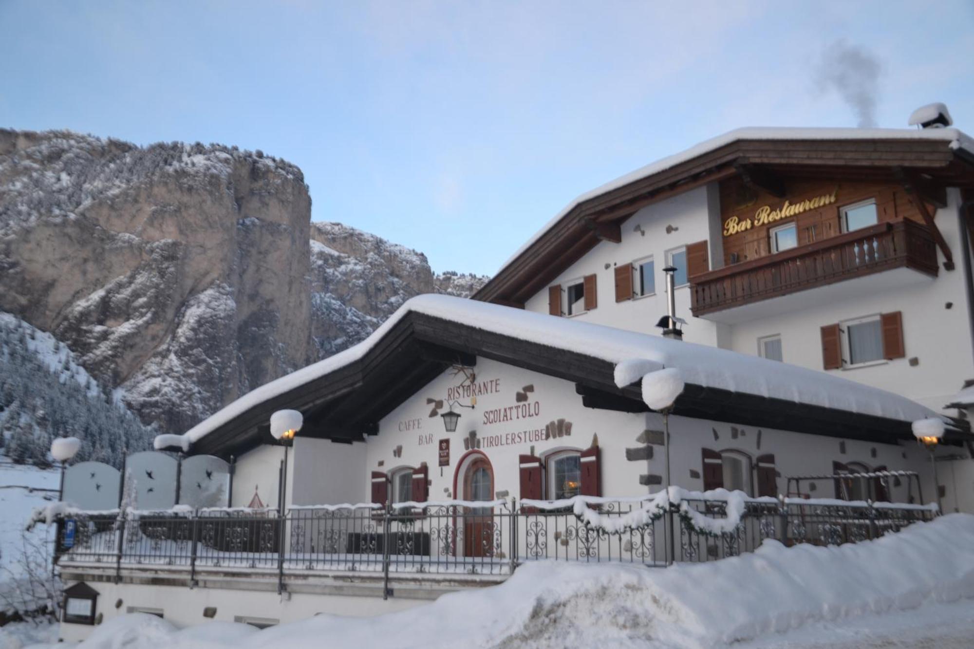 Hotel Scoiattolo Selva di Val Gardena Exterior foto