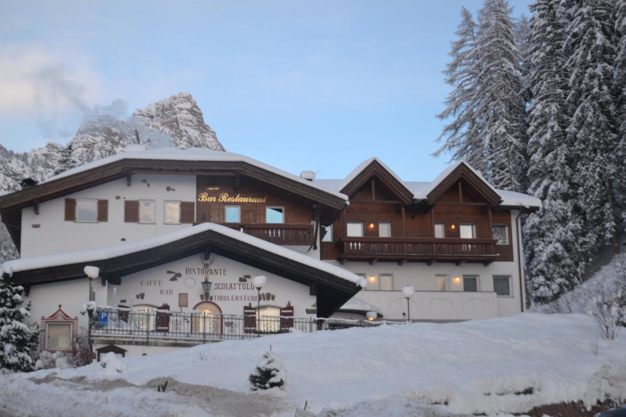 Hotel Scoiattolo Selva di Val Gardena Exterior foto