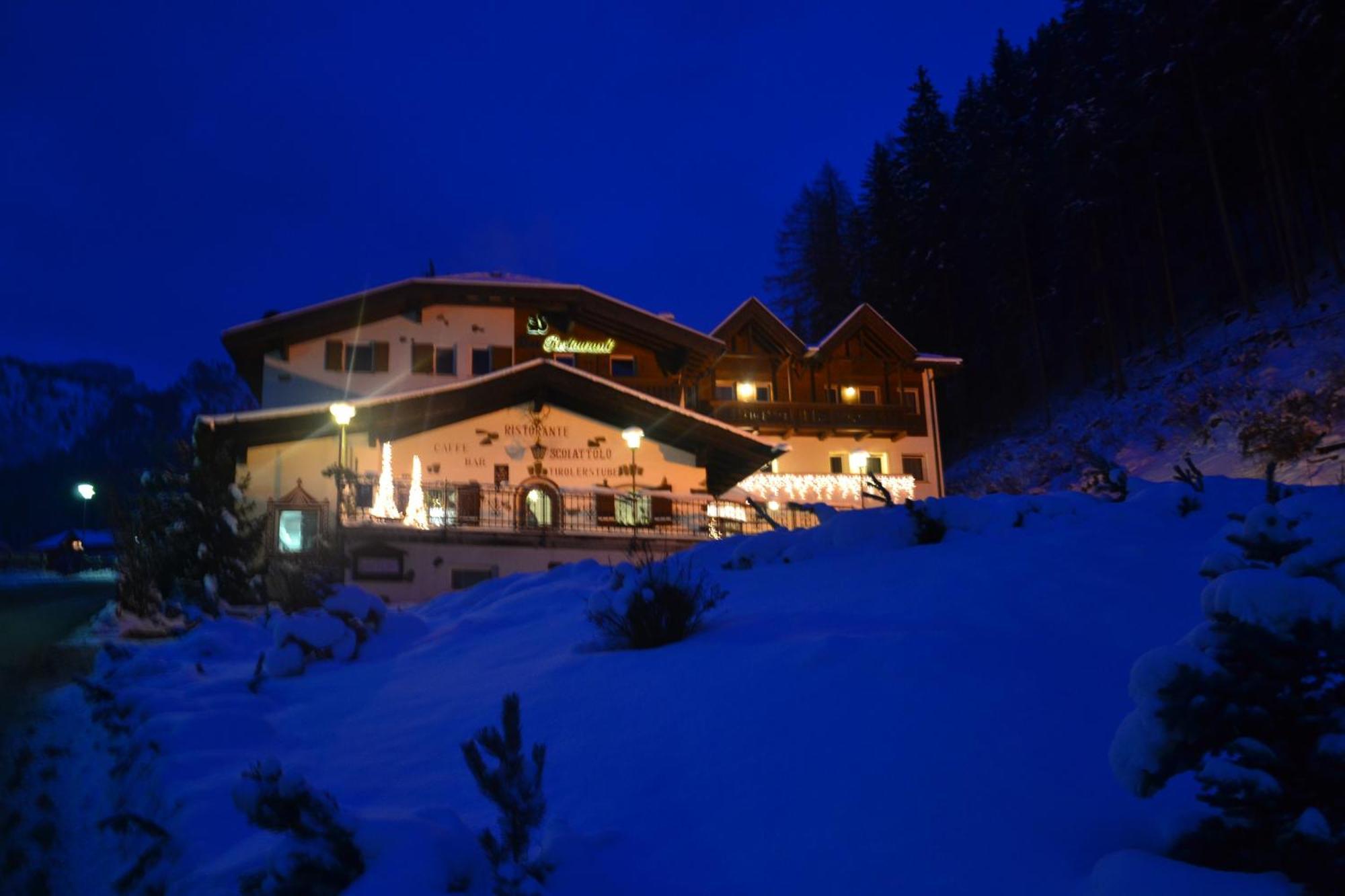 Hotel Scoiattolo Selva di Val Gardena Exterior foto