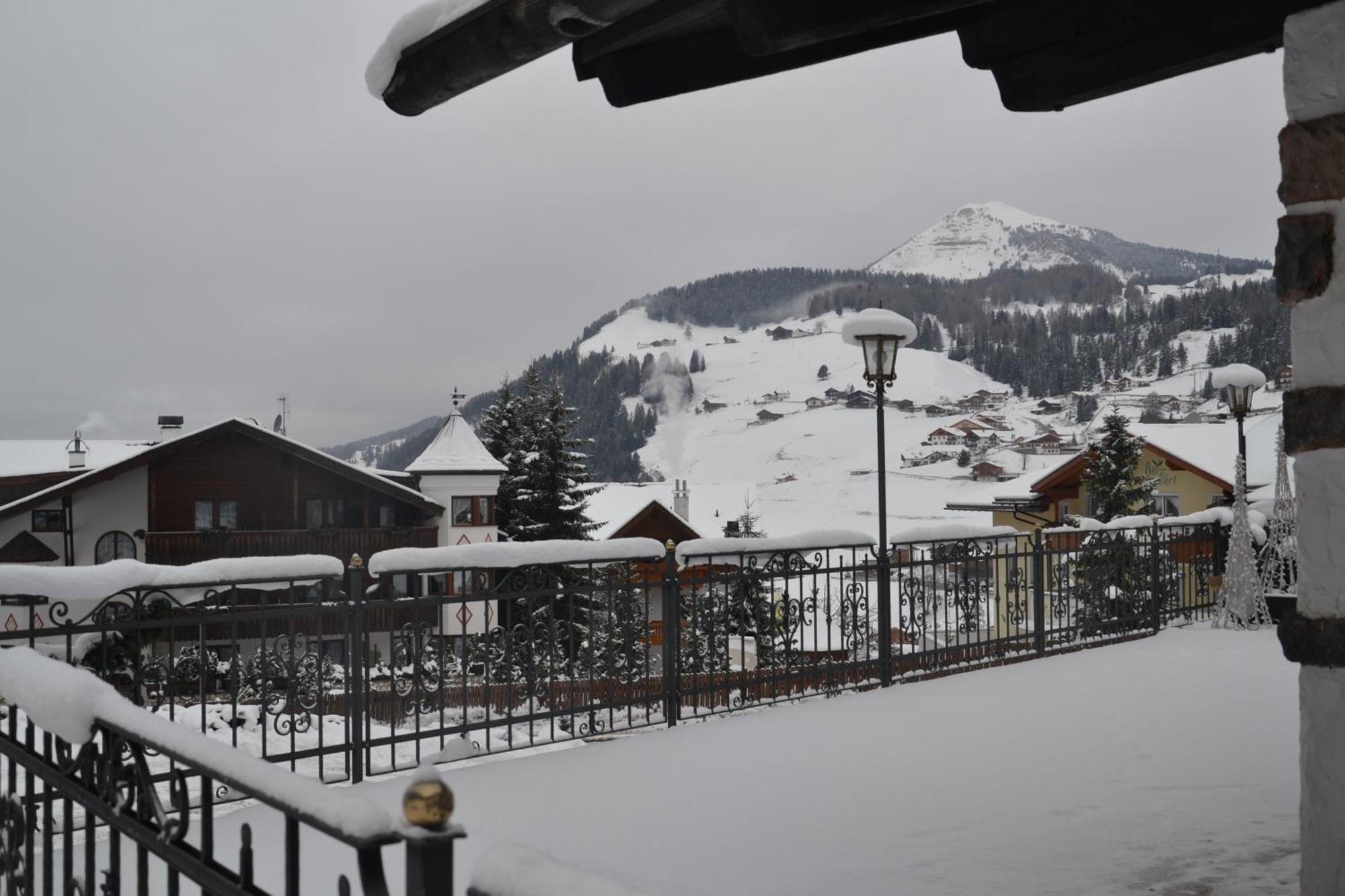 Hotel Scoiattolo Selva di Val Gardena Exterior foto
