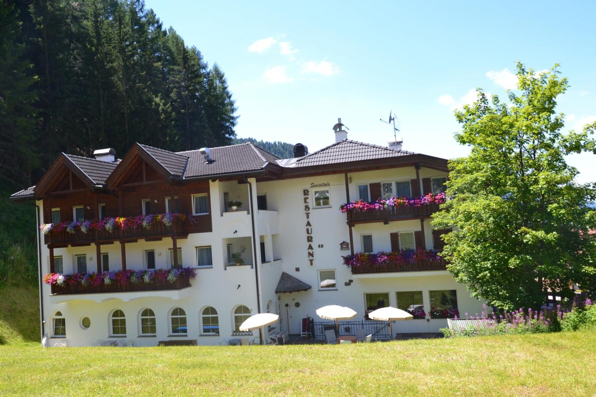 Hotel Scoiattolo Selva di Val Gardena Exterior foto