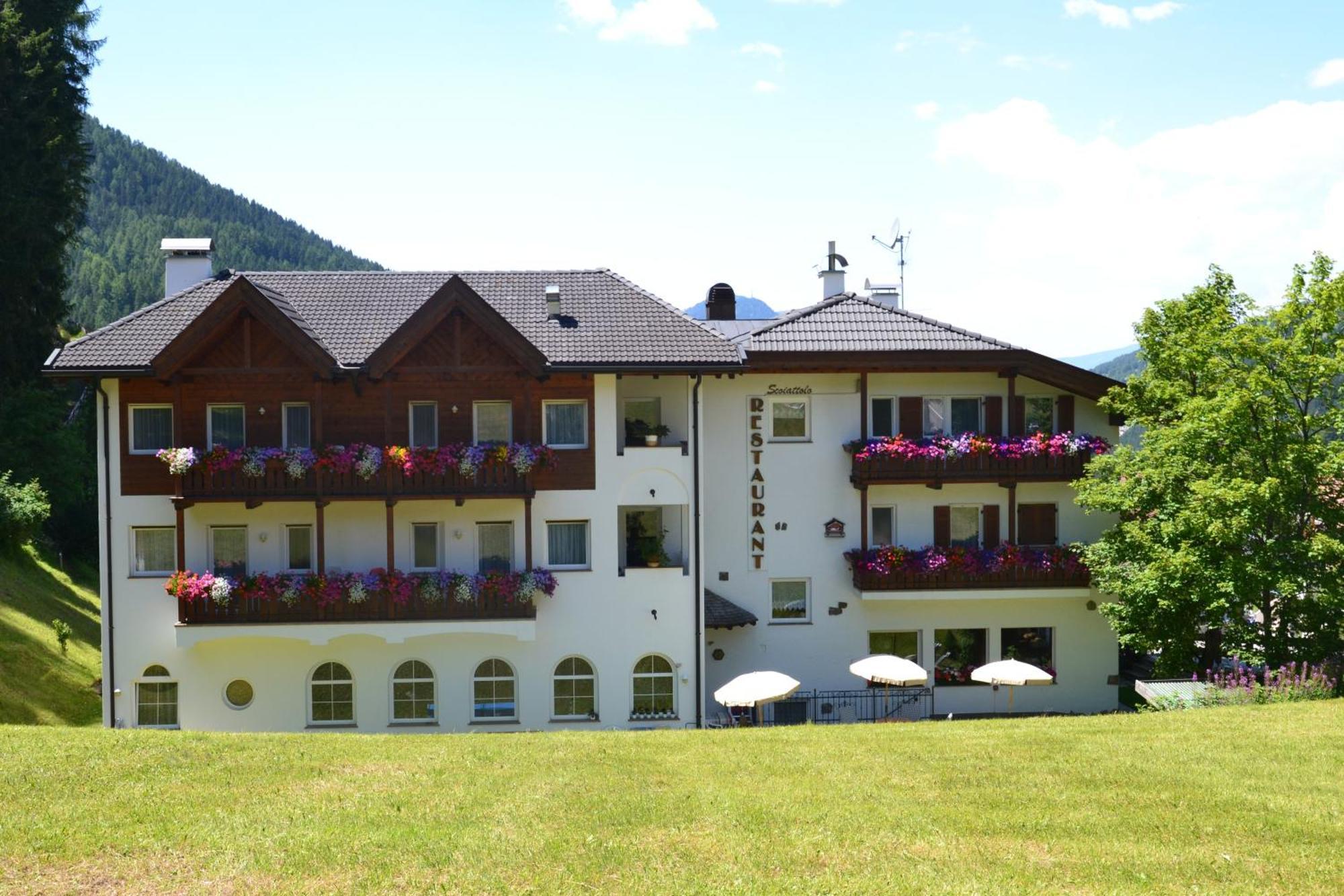 Hotel Scoiattolo Selva di Val Gardena Exterior foto