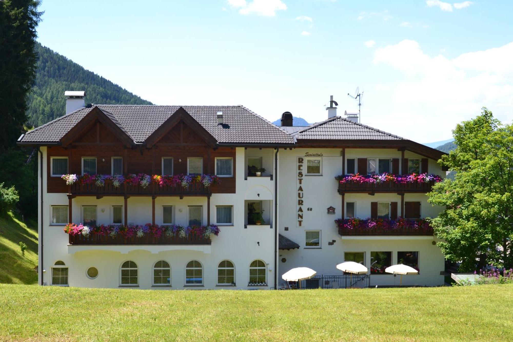 Hotel Scoiattolo Selva di Val Gardena Exterior foto