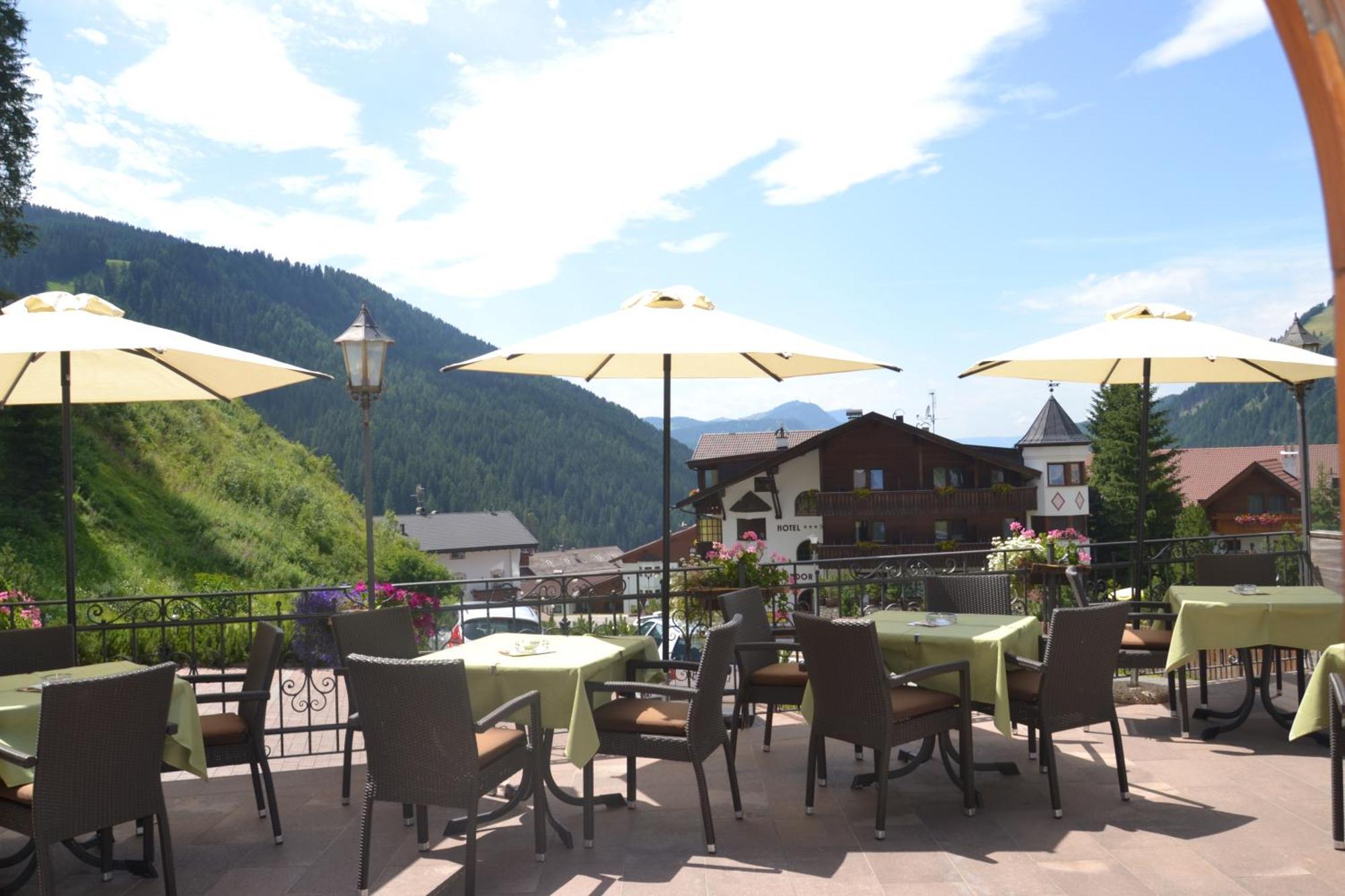 Hotel Scoiattolo Selva di Val Gardena Exterior foto