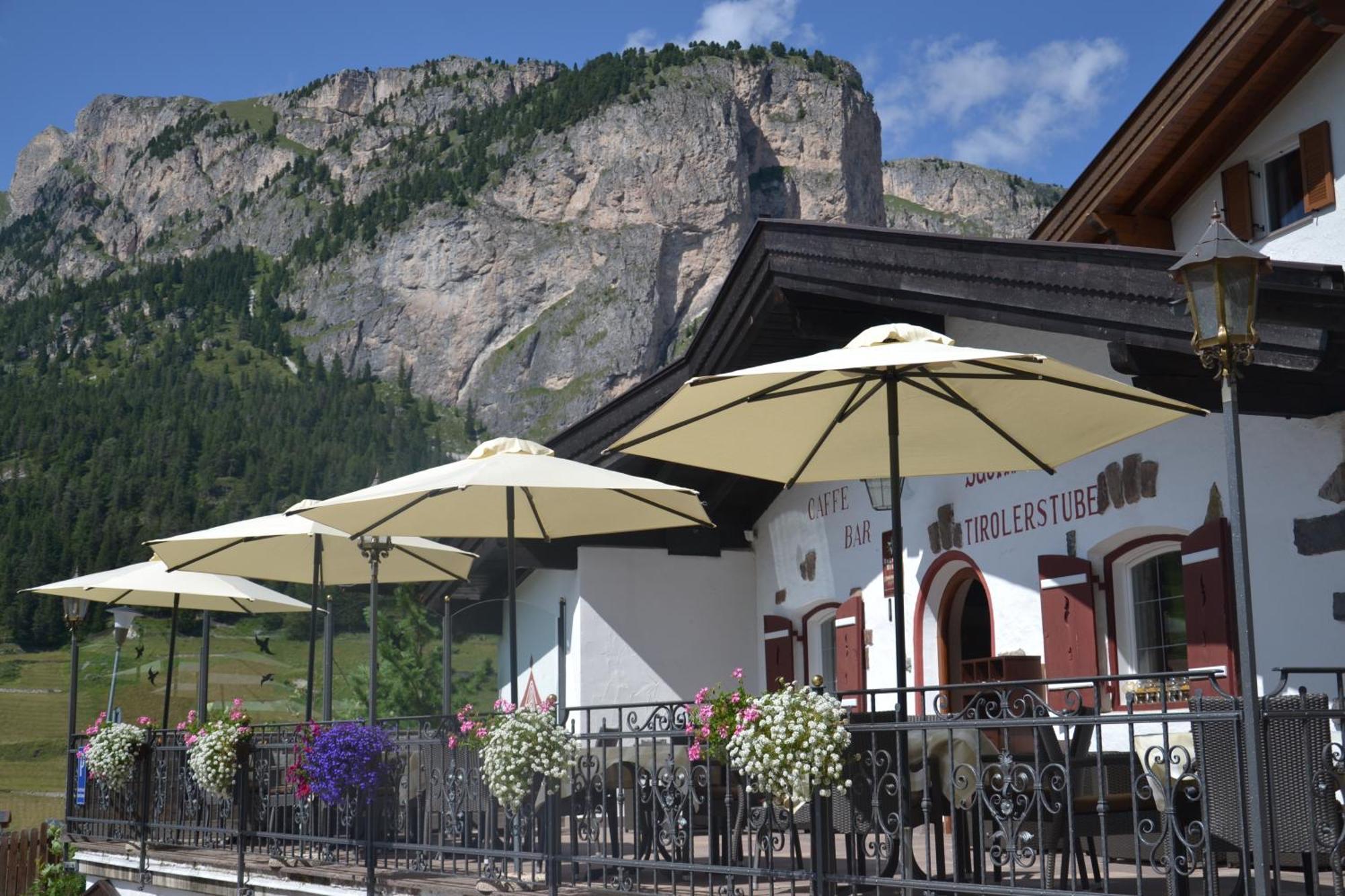 Hotel Scoiattolo Selva di Val Gardena Exterior foto